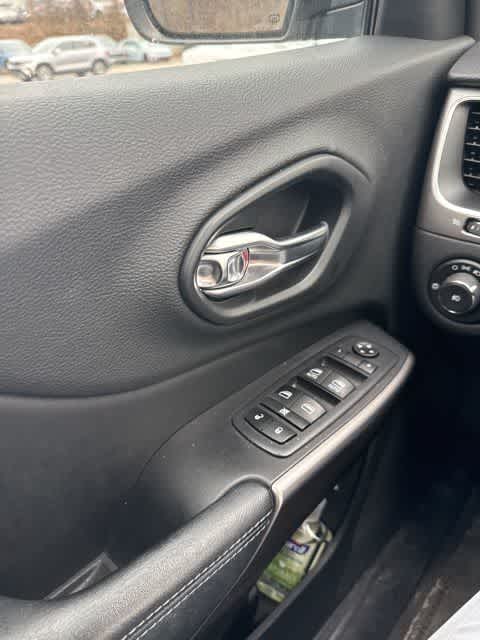 Thumbnail: 2020 Jeep Cherokee - 19