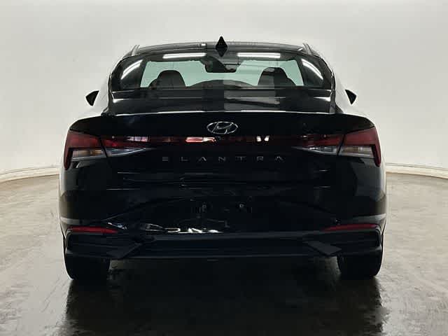Thumbnail: 2023 Hyundai Elantra - 4