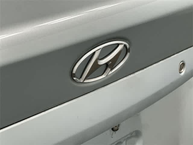 2003 Hyundai Accent  21
