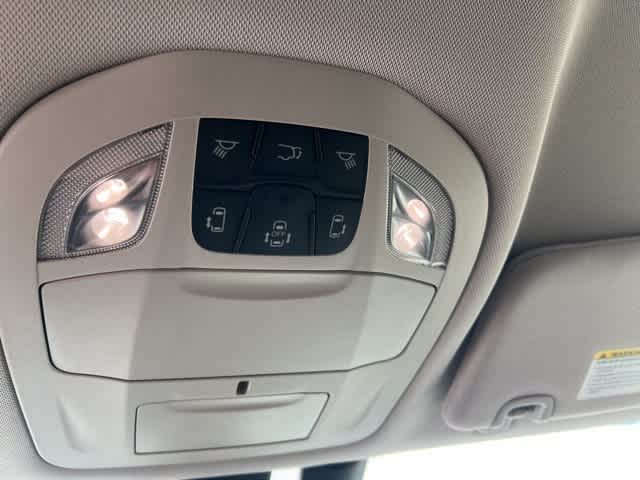 Thumbnail: 2018 Chrysler Pacifica - 18