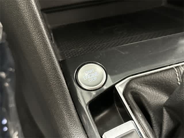 Thumbnail: 2022 Volkswagen Tiguan - 11