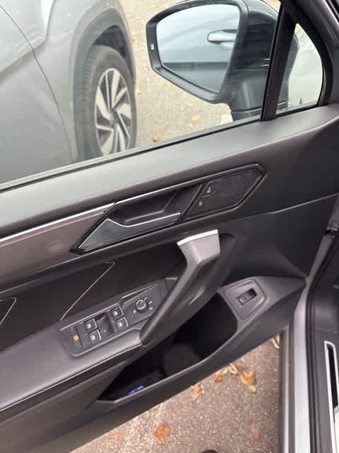 Thumbnail: 2022 Volkswagen Tiguan - 11