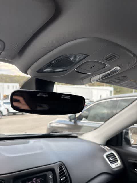 Thumbnail: 2018 Jeep Compass - 22