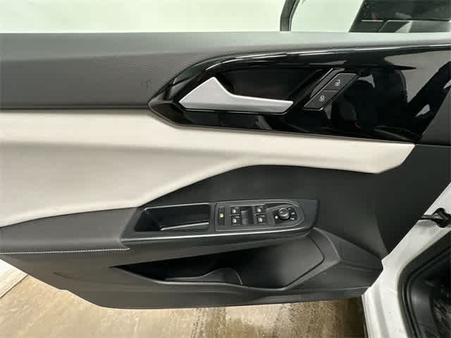 Thumbnail: 2025 Volkswagen Taos - 17