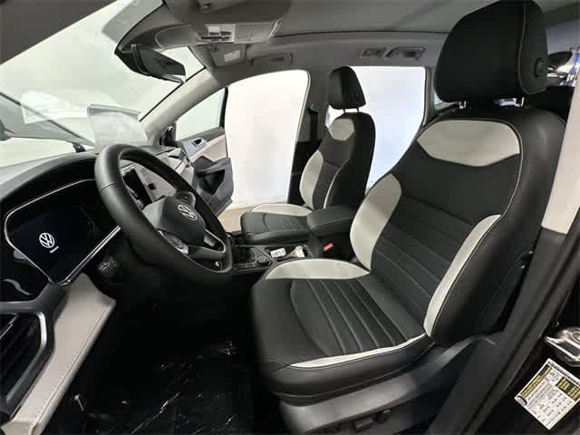 2025 Volkswagen Taos SEL 19