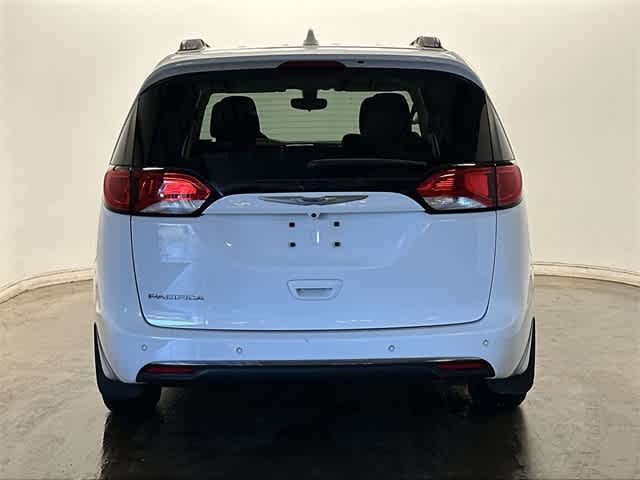 Thumbnail: 2018 Chrysler Pacifica - 4