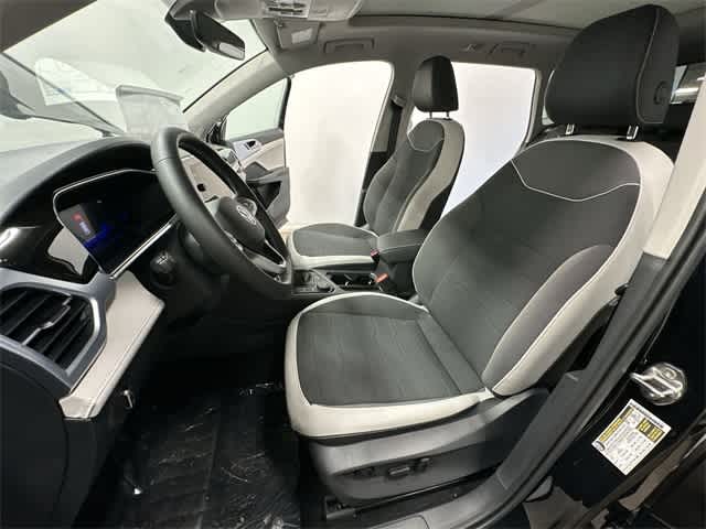 Thumbnail: 2025 Volkswagen Taos - 18