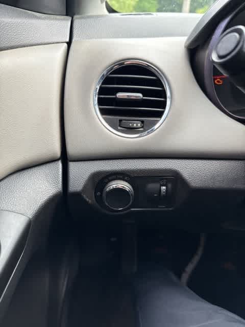 2013 Chevrolet Cruze LS 15