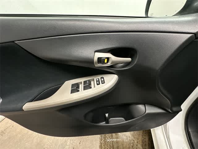 Thumbnail: 2013 Toyota Corolla - 15