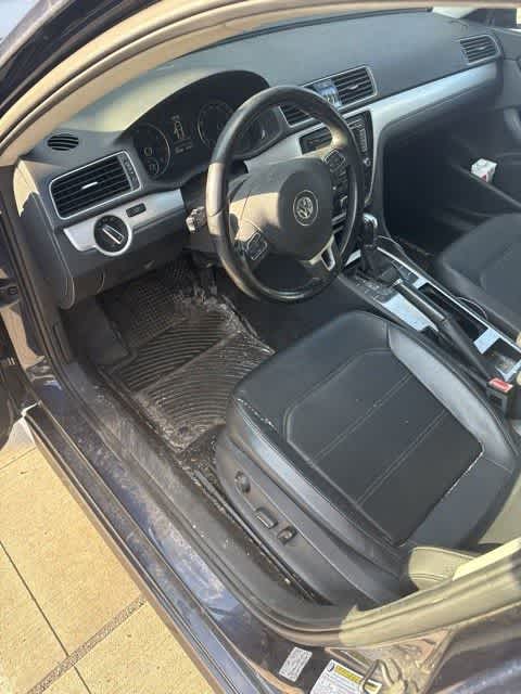 Thumbnail: 2012 Volkswagen Passat - 9