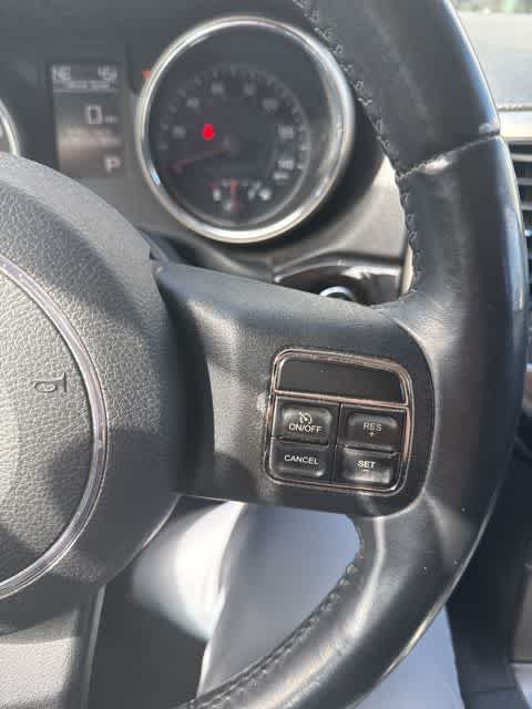 Thumbnail: 2012 Jeep Grand Cherokee - 15