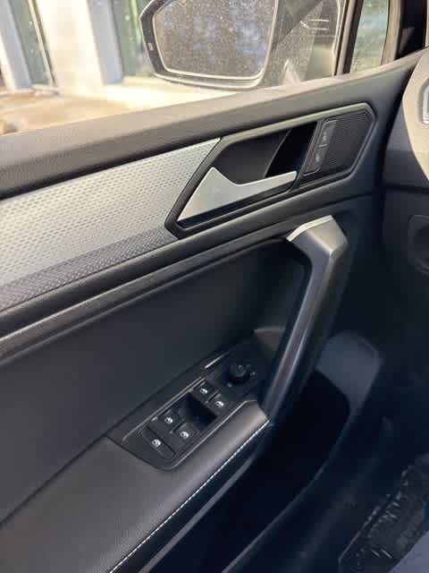 Thumbnail: 2022 Volkswagen Tiguan - 18