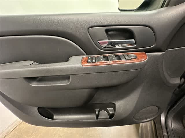 Thumbnail: 2010 Chevrolet Tahoe - 15