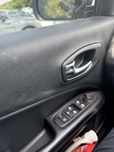 Thumbnail: 2019 Jeep Compass - 18
