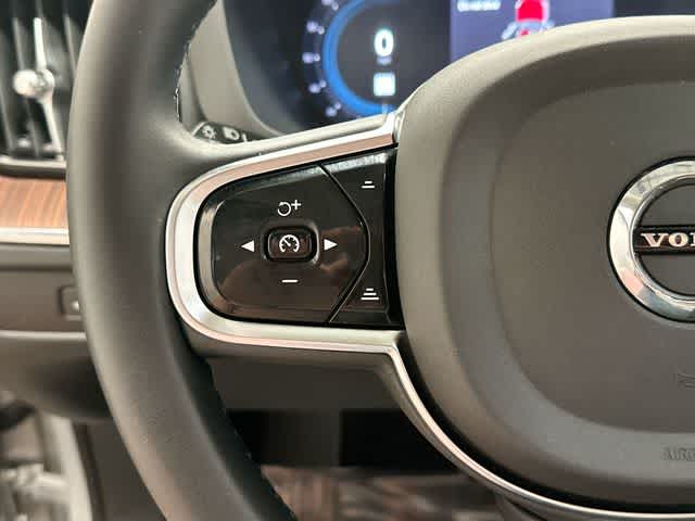 Thumbnail: 2023 Volvo XC60 - 9