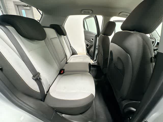 Thumbnail: 2017 Chevrolet Trax - 21