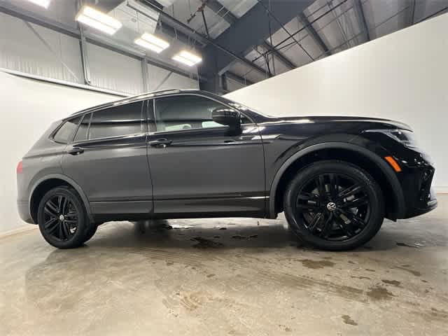 Thumbnail: 2022 Volkswagen Tiguan - 3