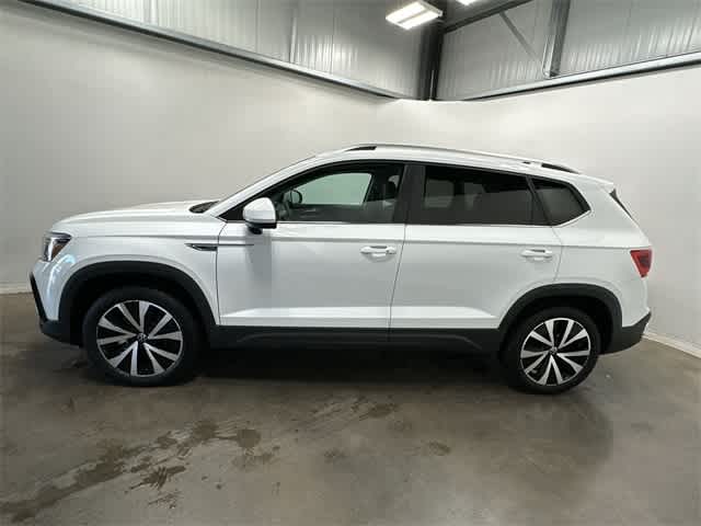 Used 2024 Volkswagen Taos SE with VIN 3VVSX7B20RM011670 for sale in Moon Township, PA