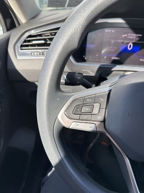 Thumbnail: 2022 Volkswagen Tiguan - 16