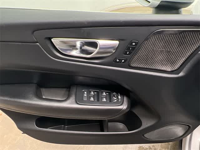 Thumbnail: 2023 Volvo XC60 - 18