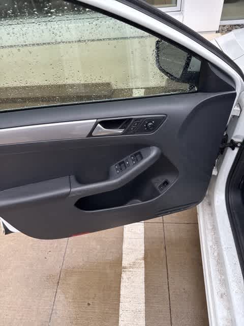 Thumbnail: 2017 Volkswagen Jetta - 13