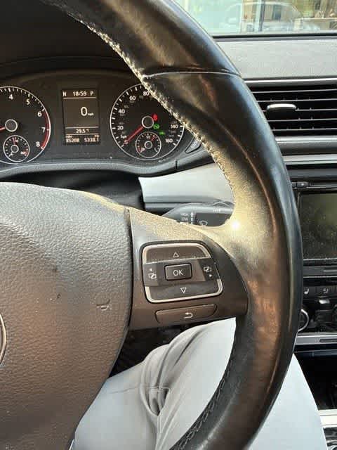Thumbnail: 2012 Volkswagen Passat - 13