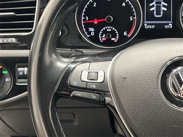 Thumbnail: 2015 Volkswagen e-Golf - 9