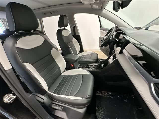 2025 Volkswagen Taos SEL 23