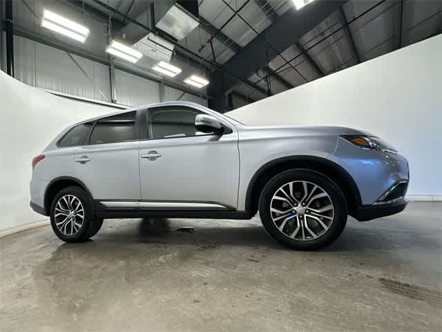 Thumbnail: 2016 Mitsubishi Outlander - 3