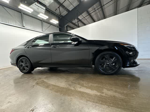 Thumbnail: 2023 Hyundai Elantra - 3