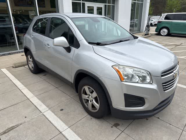 Thumbnail: 2016 Chevrolet Trax - 3