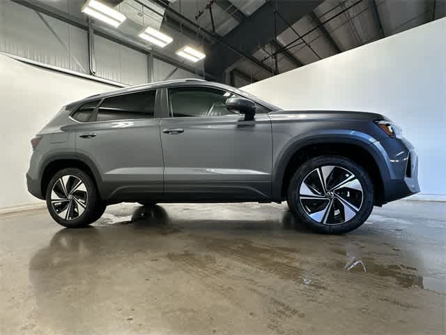 Thumbnail: 2025 Volkswagen Taos - 3