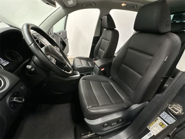 Thumbnail: 2016 Volkswagen Tiguan - 18