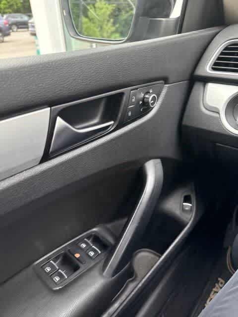 Thumbnail: 2013 Volkswagen Passat - 19
