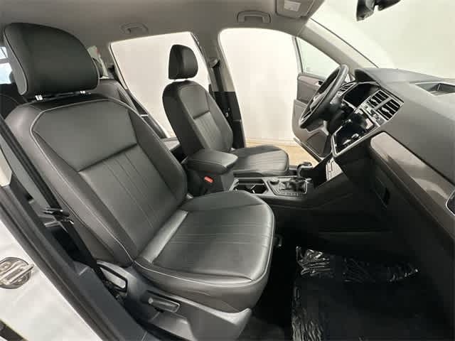 Thumbnail: 2022 Volkswagen Tiguan - 23