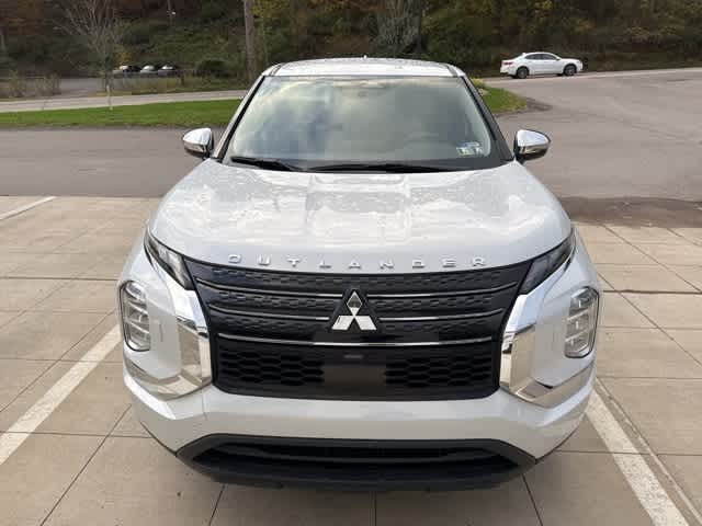 Thumbnail: 2022 Mitsubishi Outlander - 2