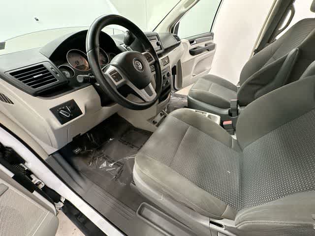 Thumbnail: 2013 Volkswagen Routan - 9