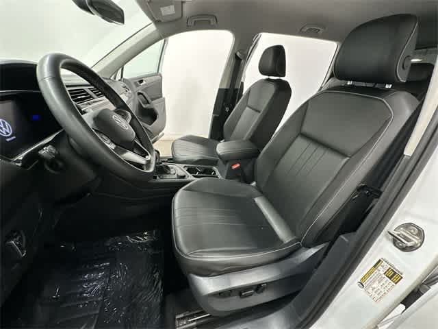 Thumbnail: 2022 Volkswagen Tiguan - 18