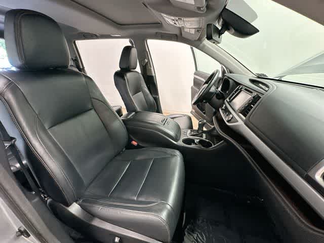 Thumbnail: 2017 Toyota Highlander - 23