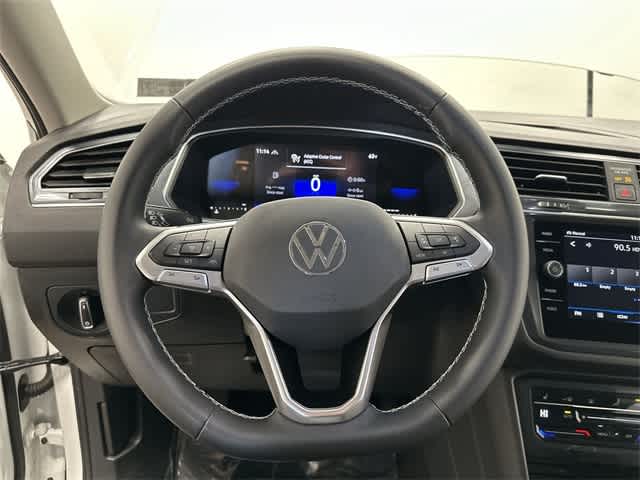 Thumbnail: 2023 Volkswagen Tiguan - 7