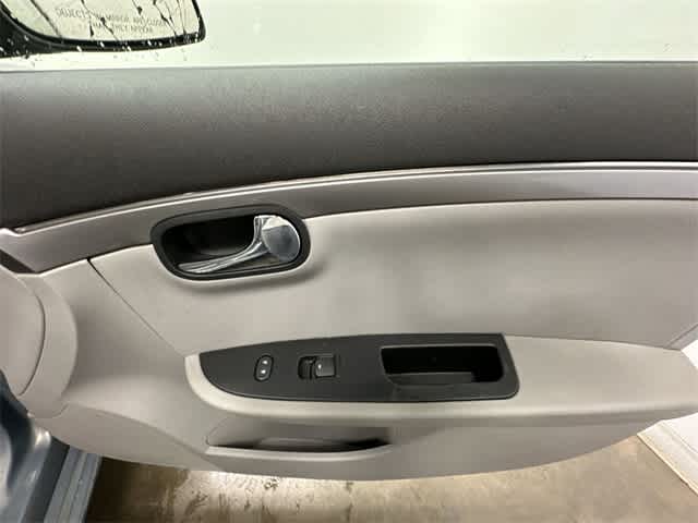 Thumbnail: 2008 Saturn Aura - 23
