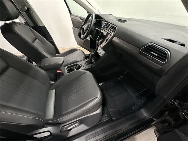 Thumbnail: 2022 Volkswagen Tiguan - 21