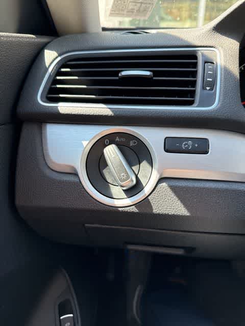 Thumbnail: 2013 Volkswagen Passat - 17