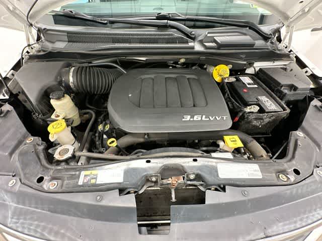 Thumbnail: 2013 Volkswagen Routan - 20