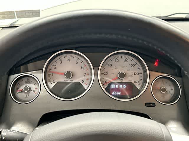 Thumbnail: 2013 Volkswagen Routan - 3