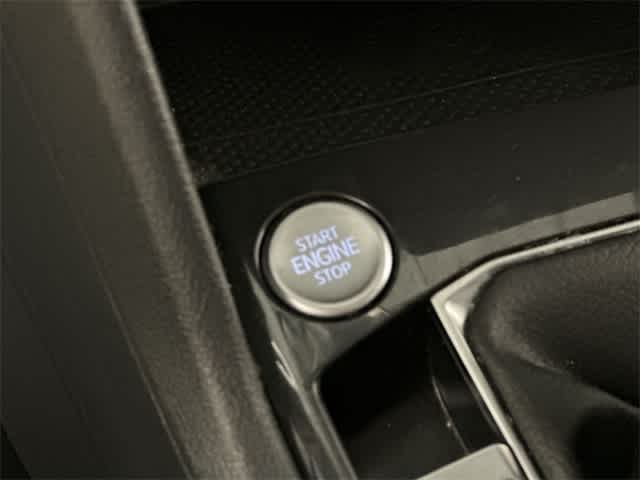 Thumbnail: 2022 Volkswagen Tiguan - 10