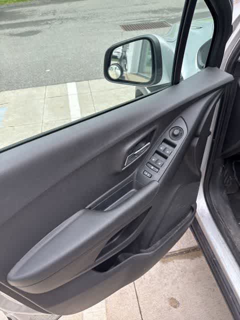 Thumbnail: 2016 Chevrolet Trax - 13