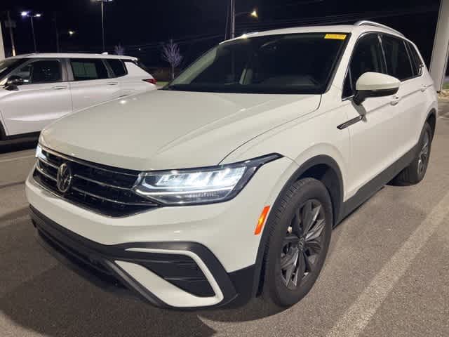 Thumbnail: 2022 Volkswagen Tiguan - 1
