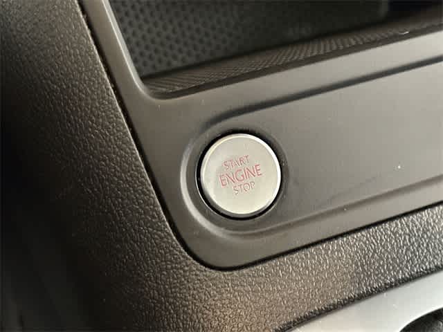 Thumbnail: 2016 Volkswagen Tiguan - 11