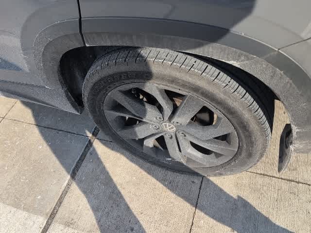 Thumbnail: 2023 Volkswagen Taos - 10